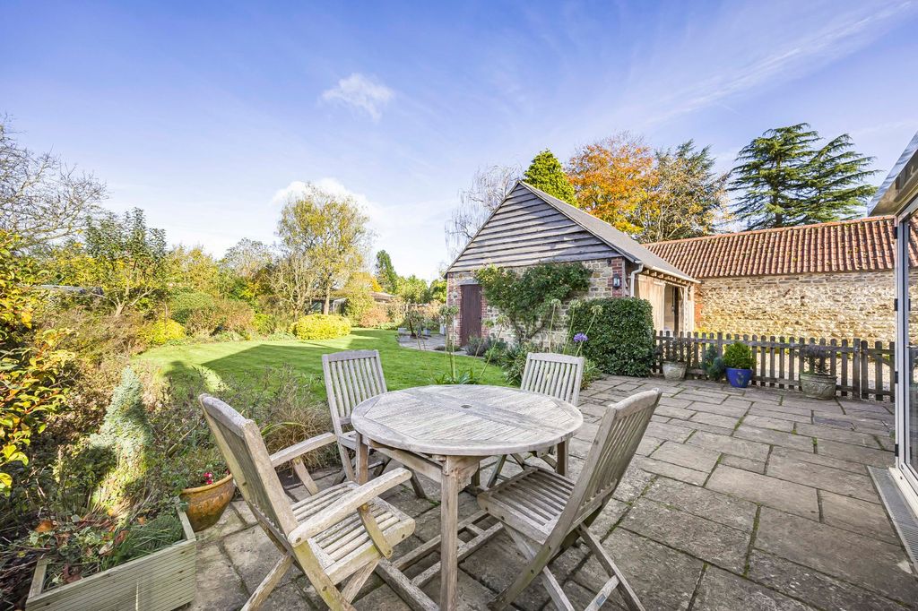 Property photo 3 of 17 Garden