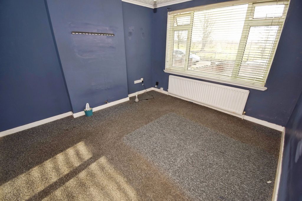 Property photo 2 of 20 Living Room