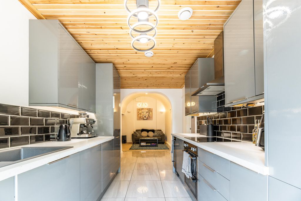 Property photo 3 of 15 1-37 Lenton Road 029