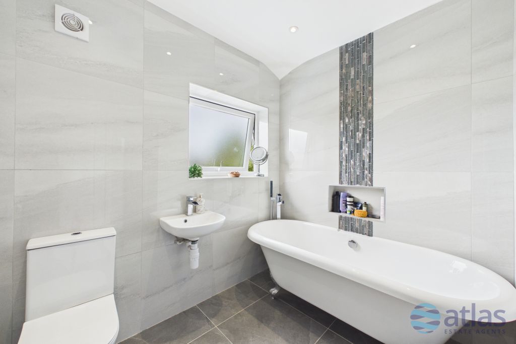 Property photo 3 of 34 Bathroom