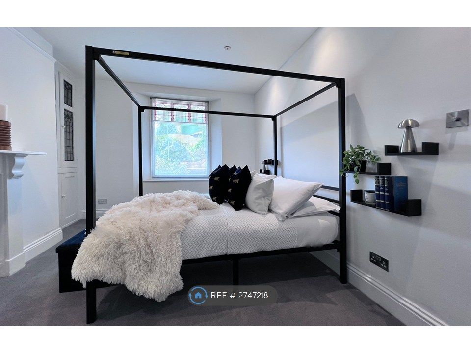 Property photo 2 of 17 Double Bedroom With Ensuite