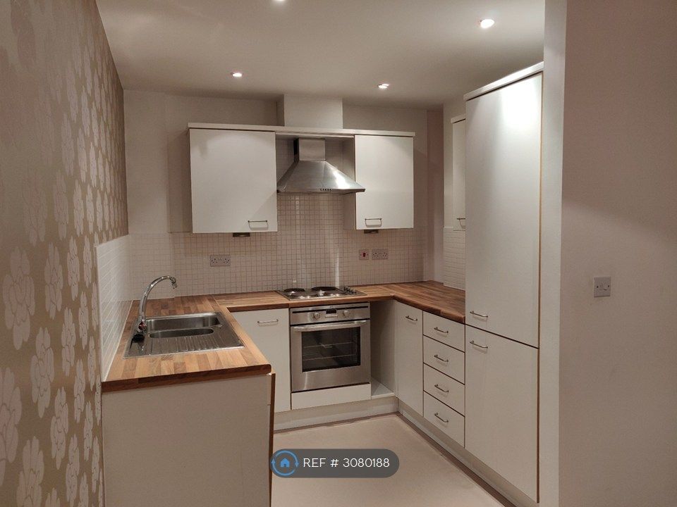 Property photo 3 of 8 Kitchen