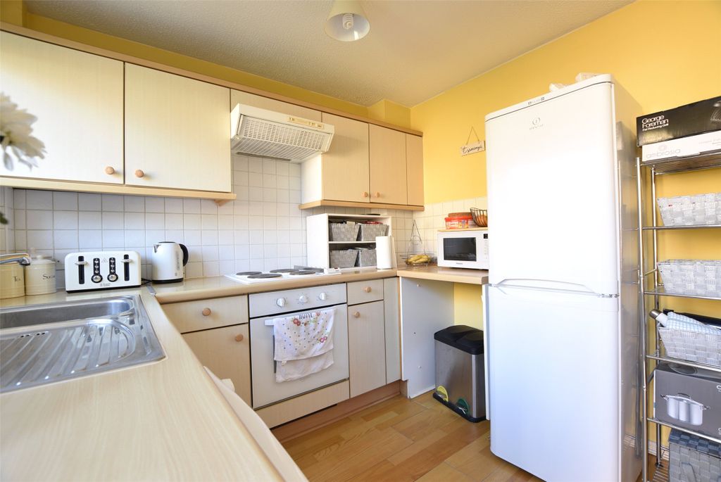 Property photo 3 of 10 Kitchen