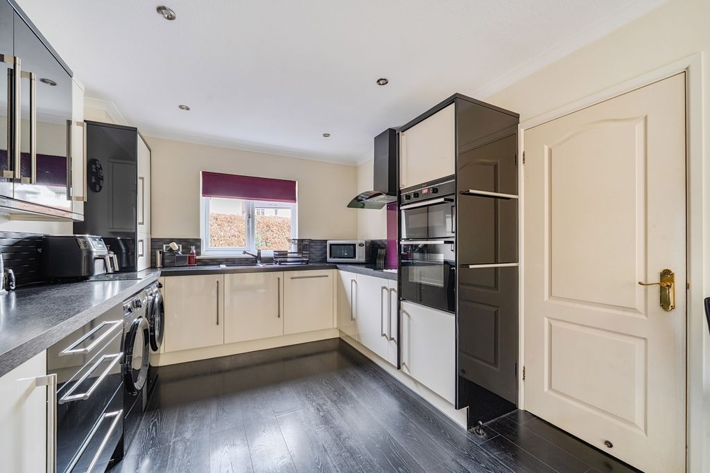 Property photo 2 of 19 1388111-10-6936E491Cf92E