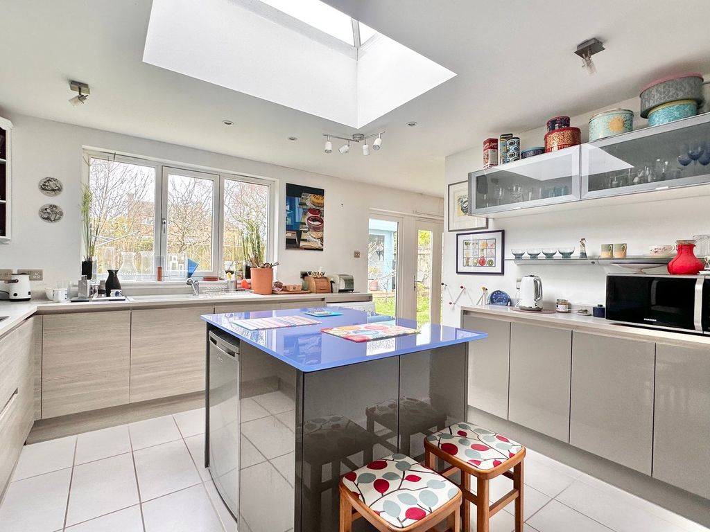 Property photo 3 of 24