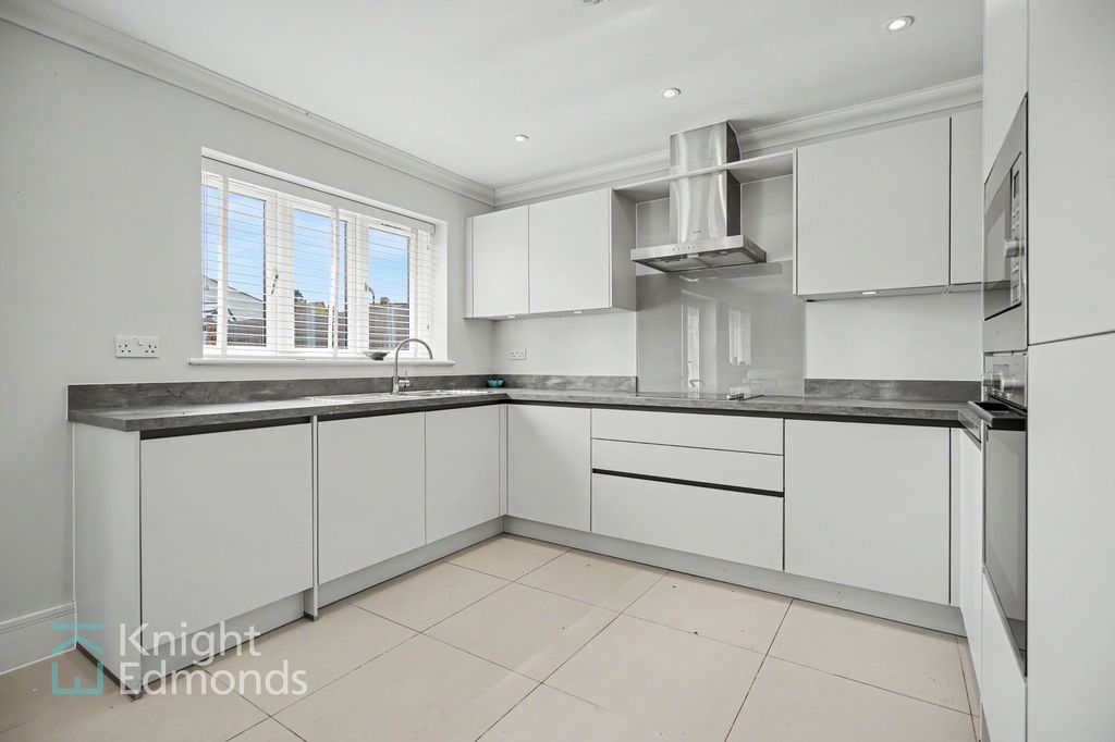 Property photo 3 of 17 Kitchen