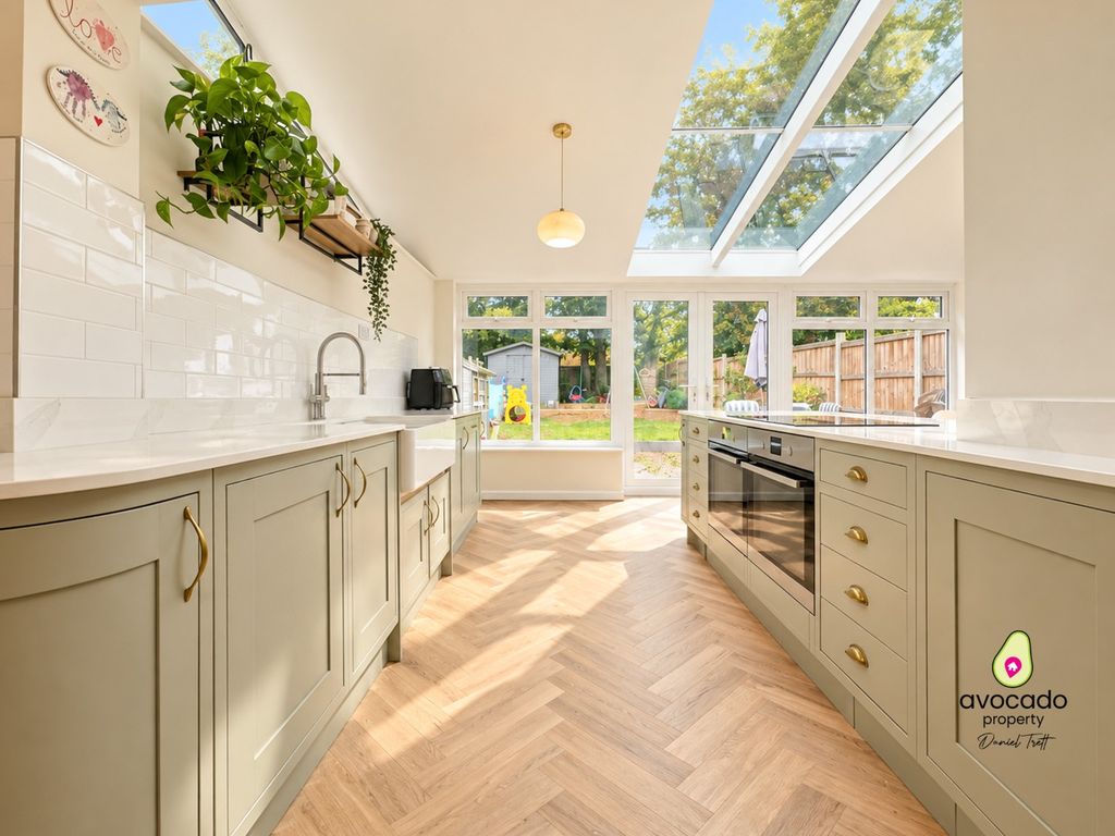 Property photo 2 of 19 5596584