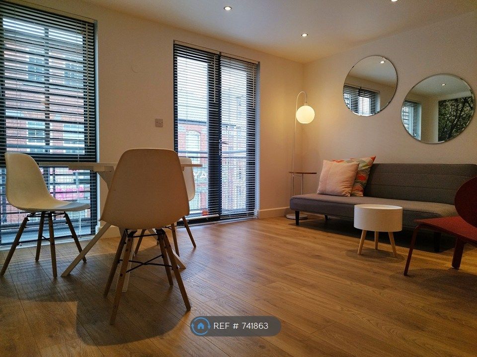 Property photo 3 of 16 Lounge 1