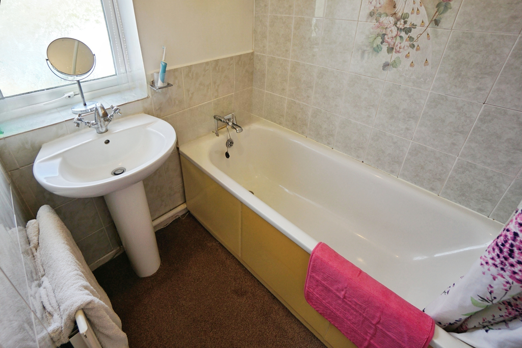 Property photo 3 of 14 Bathroom