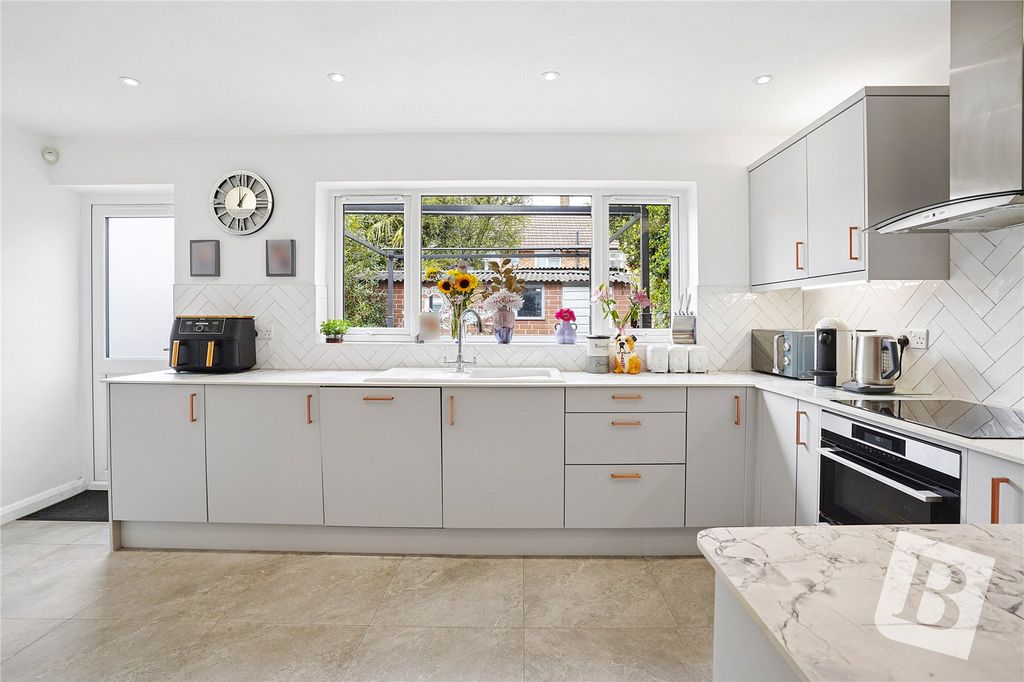 Property photo 2 of 20 Kitchen