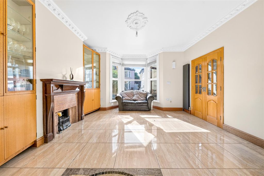 Property photo 3 of 35
