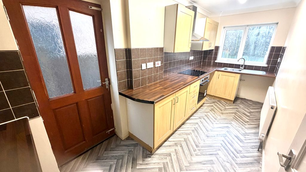 Property photo 1 of 8 Kitchen