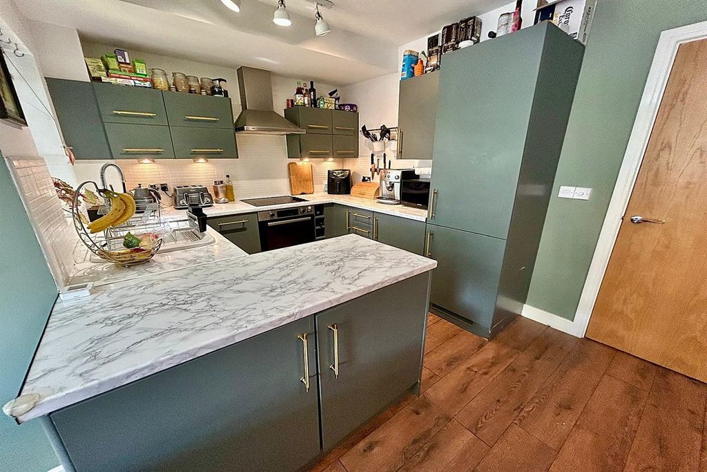 Property photo 3 of 16 Kitchen
