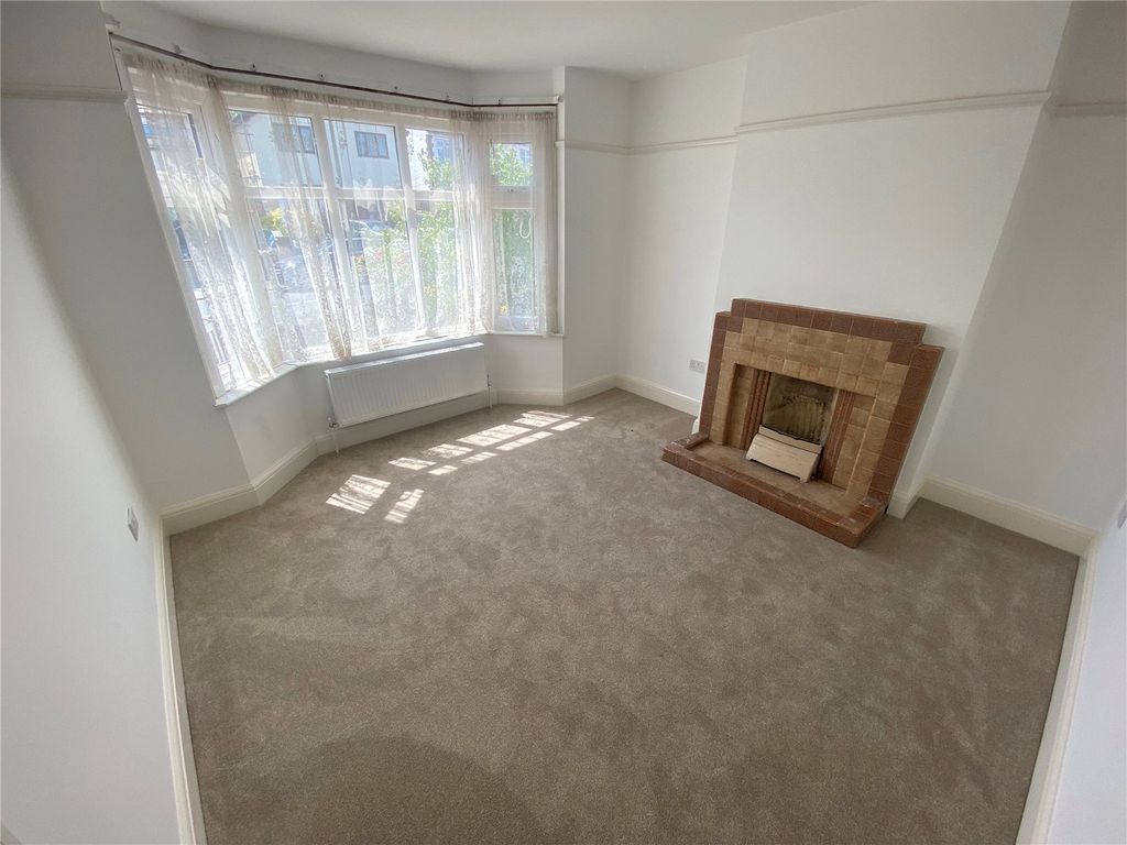 Property photo 2 of 7 Lounge