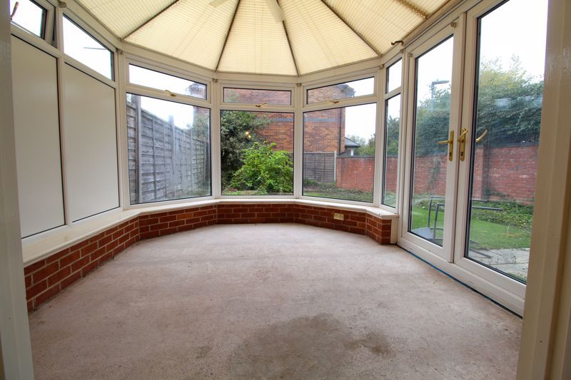 Property photo 3 of 11 Conservatory
