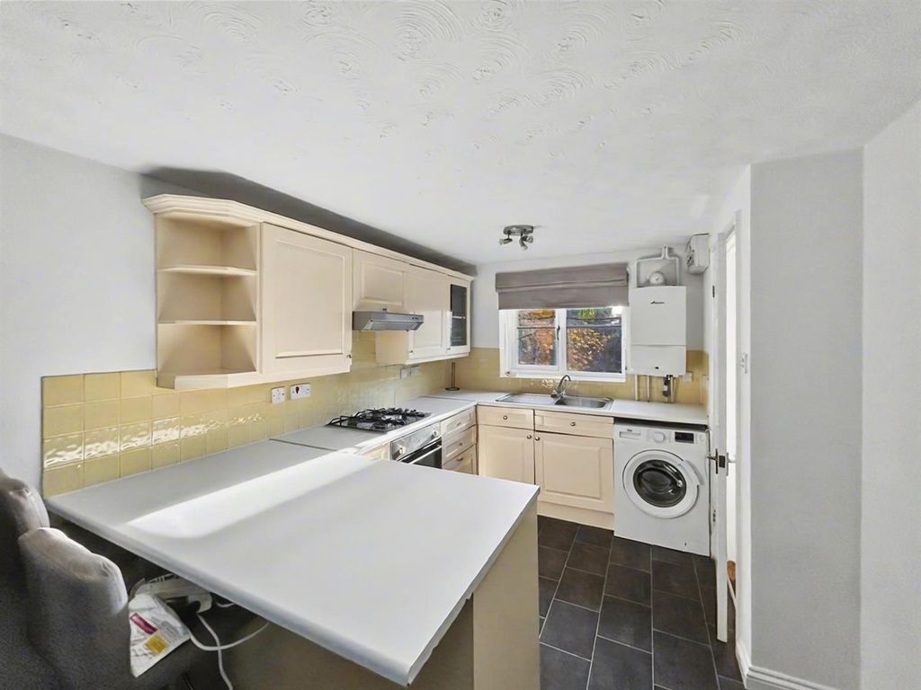 Property photo 3 of 12