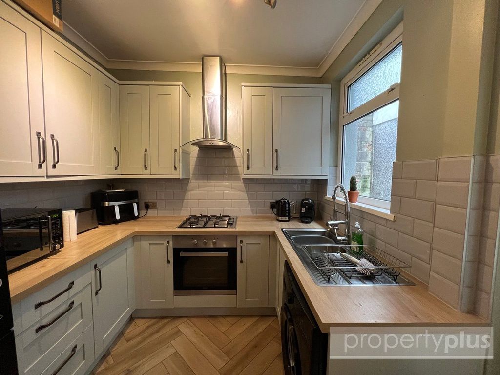 Property photo 2 of 15 Picture No. 10