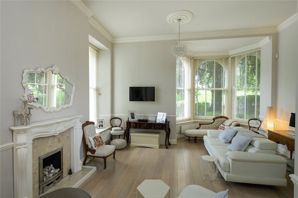 Property photo 3 of 10 Sitting Room