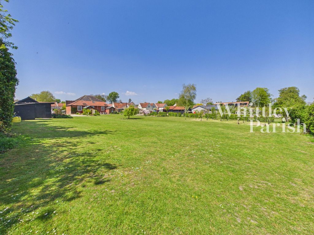 Property photo 2 of 33