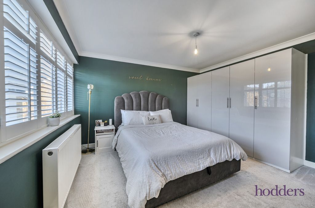 Property photo 2 of 19 E48543E3-651F-4A6...