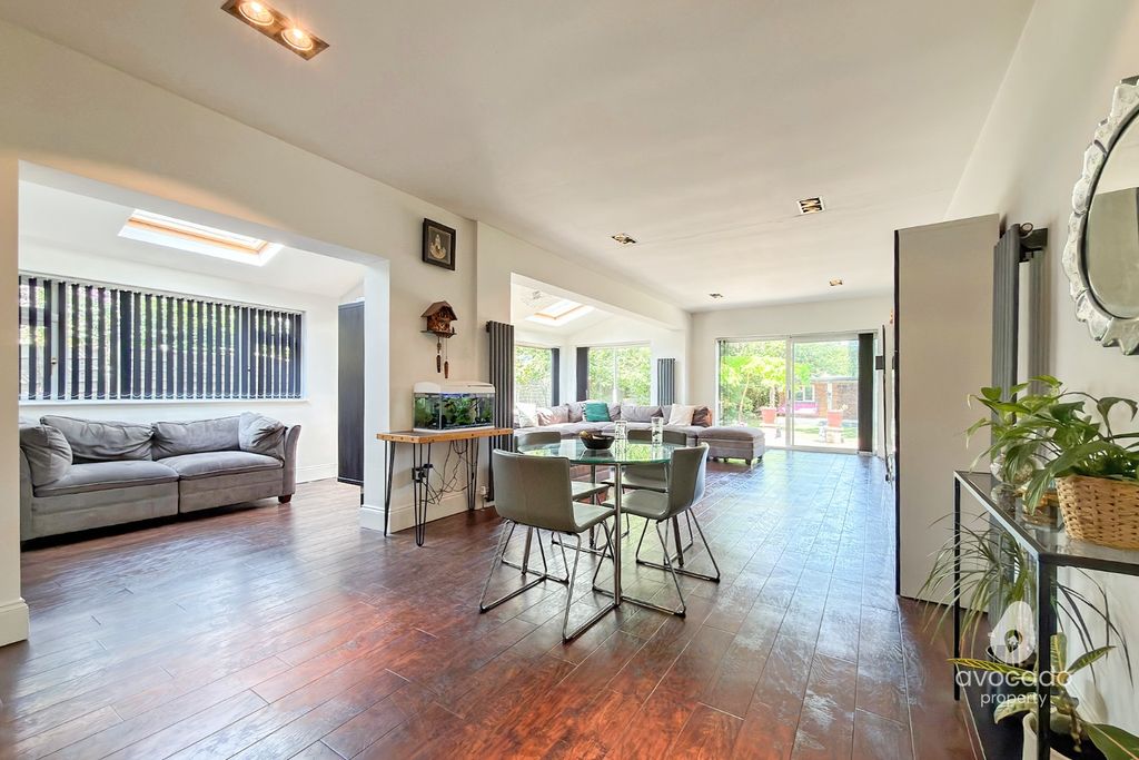 Property photo 2 of 18 4842442