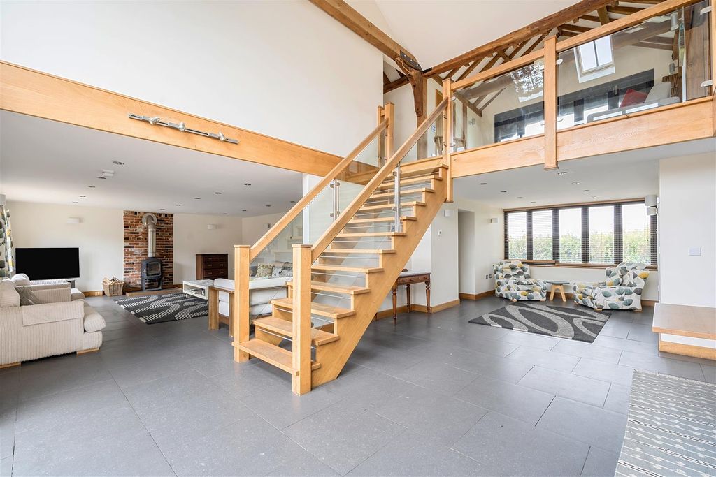 Property photo 2 of 15 1364603-21-68E8069B8A02A.Jpg