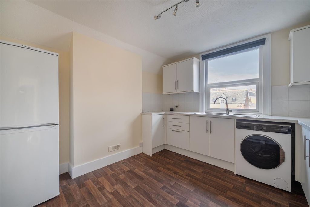 Property photo 3 of 7 Kitchen .Jpg