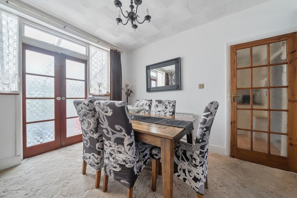 Property photo 2 of 17 1466772-11-6A2c1c561Ecd5.Jpg