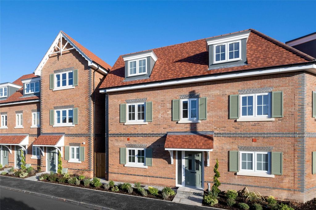 Property photo 1 of 8 External