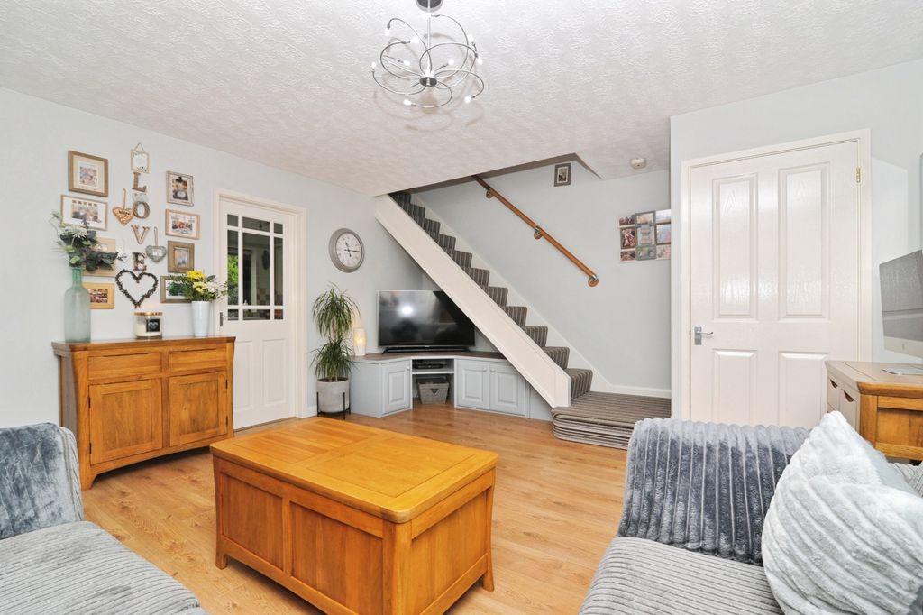 Property photo 2 of 19 Livin Room