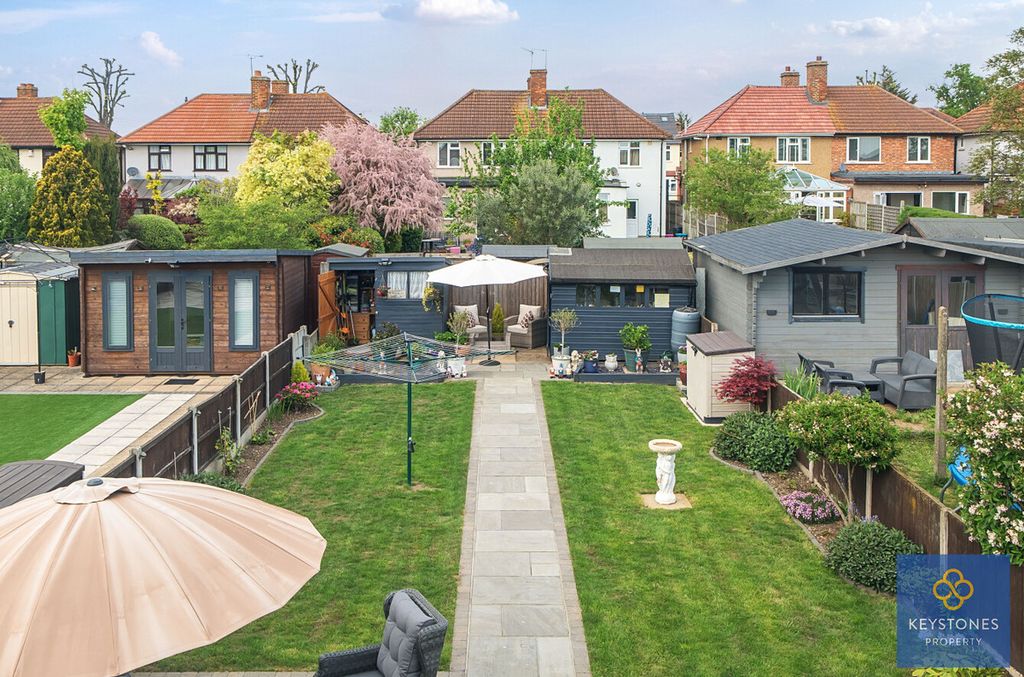 Property photo 2 of 25