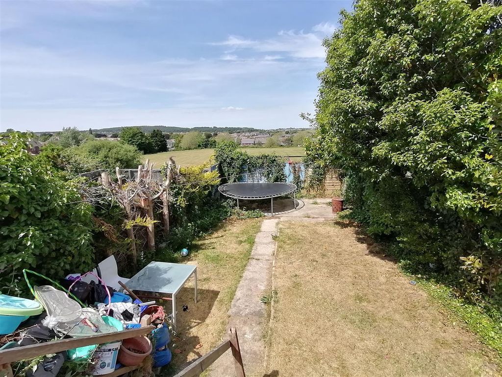 Property photo 2 of 11