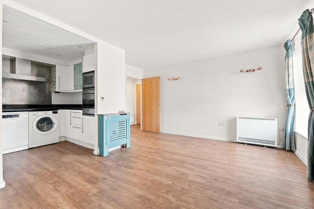 Property photo 3 of 12 Kitchen