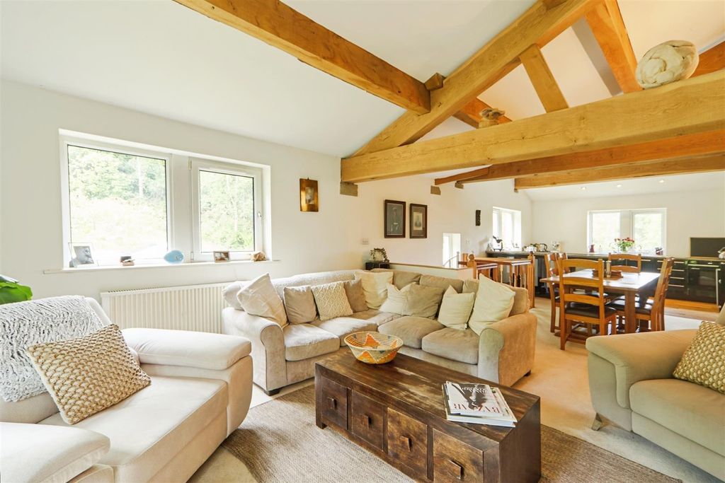 Property photo 2 of 21 Living Space