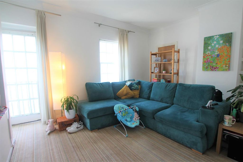 Property photo 3 of 5 Living Room