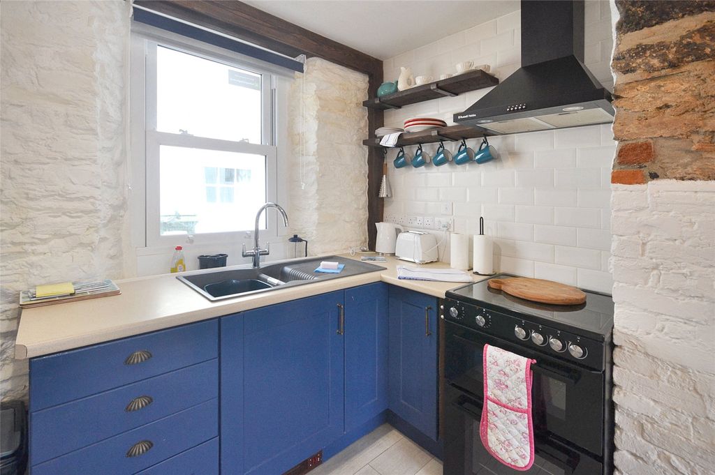 Property photo 3 of 14 Kitchen
