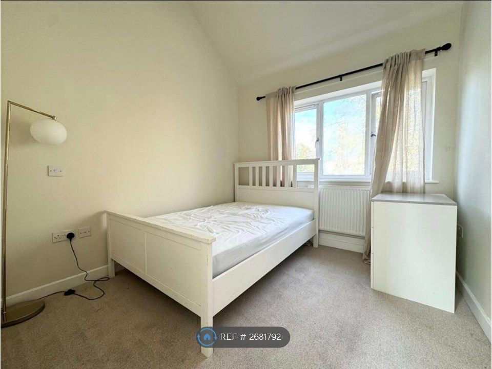 Property photo 3 of 5 Double Bedroom 2