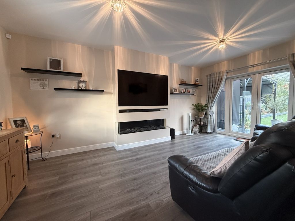 Property photo 2 of 20 Living Room