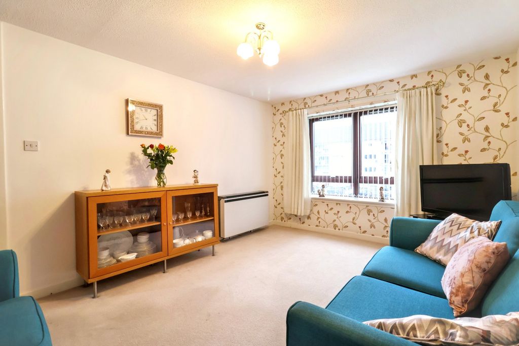 Property photo 3 of 18 Picture No. 02