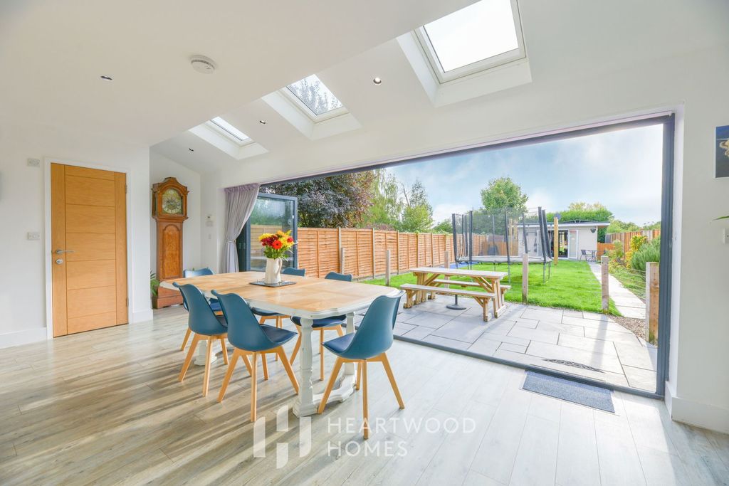 Property photo 1 of 32