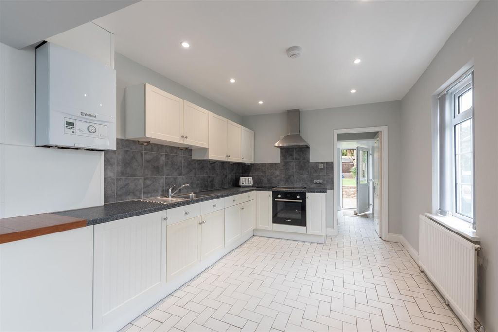 Property photo 3 of 18 Chelmsford 9.Jpg