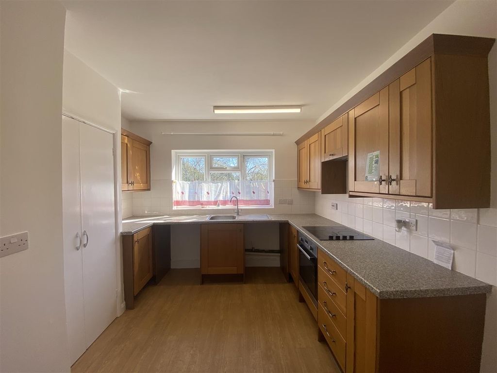 Property photo 2 of 9 Kitchen