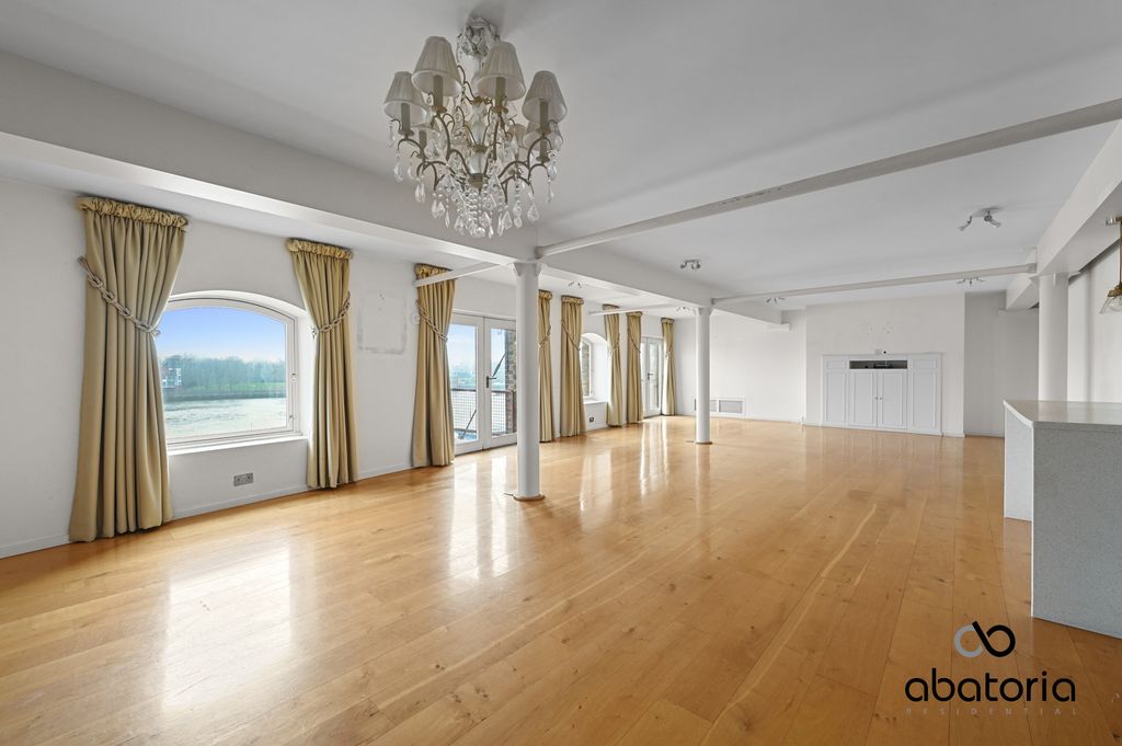 Property photo 2 of 26