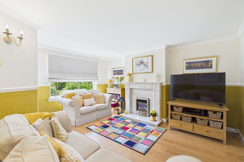Property photo 3 of 19 Living Room