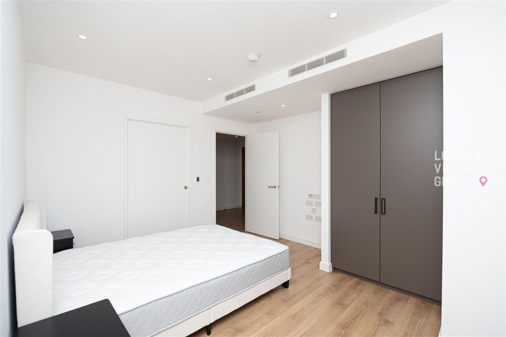 Property photo 3 of 11 1-3732.Jpg