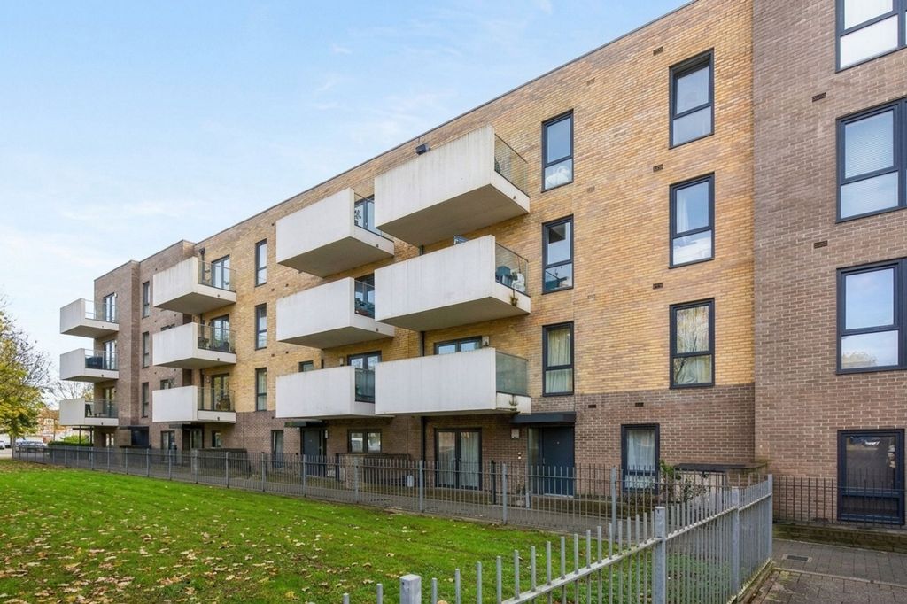 Property photo 1 of 11