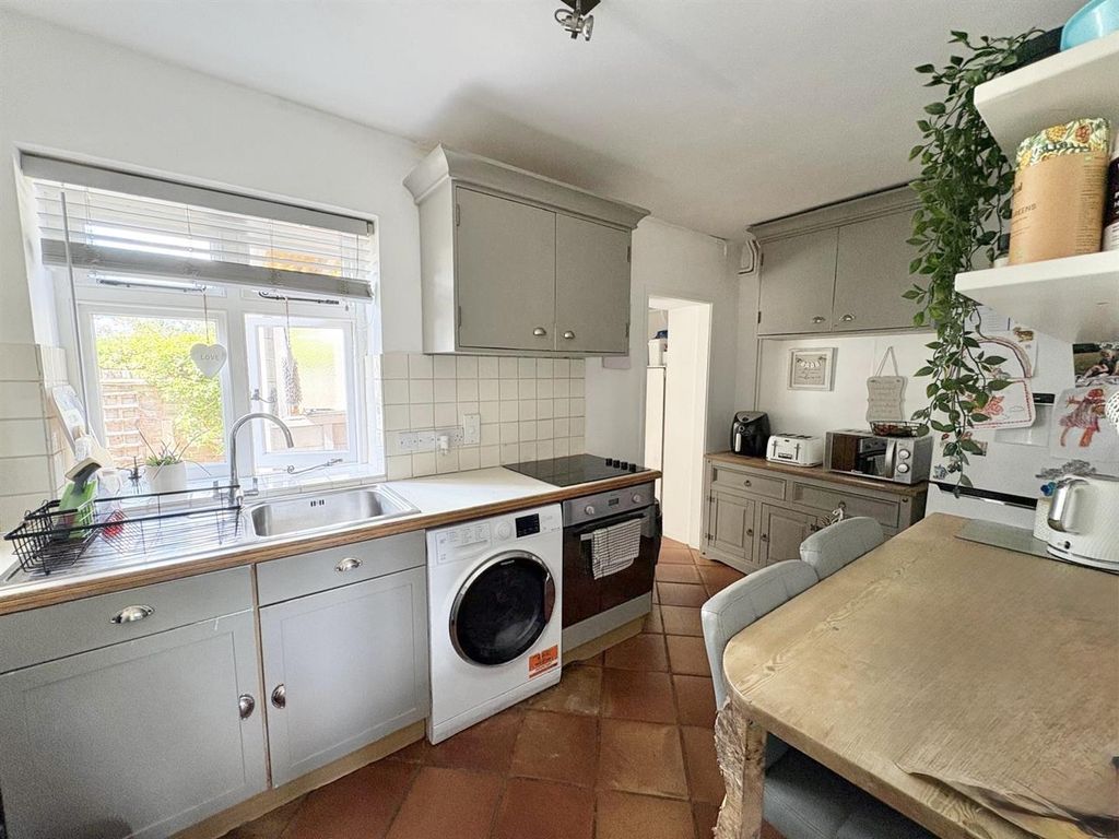 Property photo 3 of 16 Kitchen