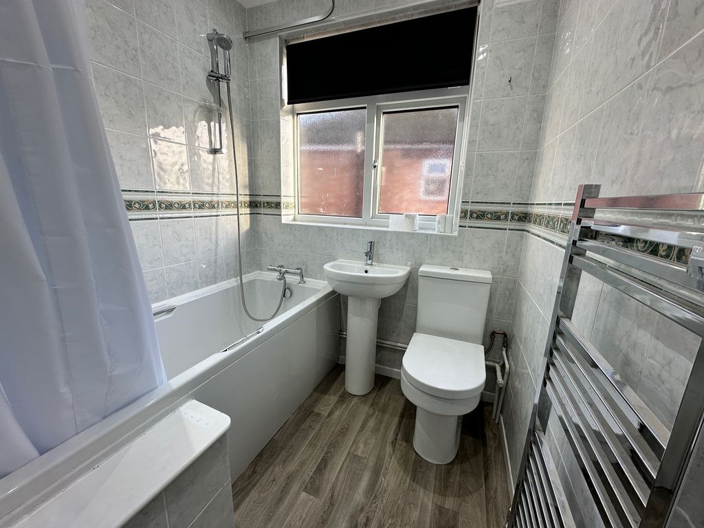Property photo 3 of 6 Bathroom