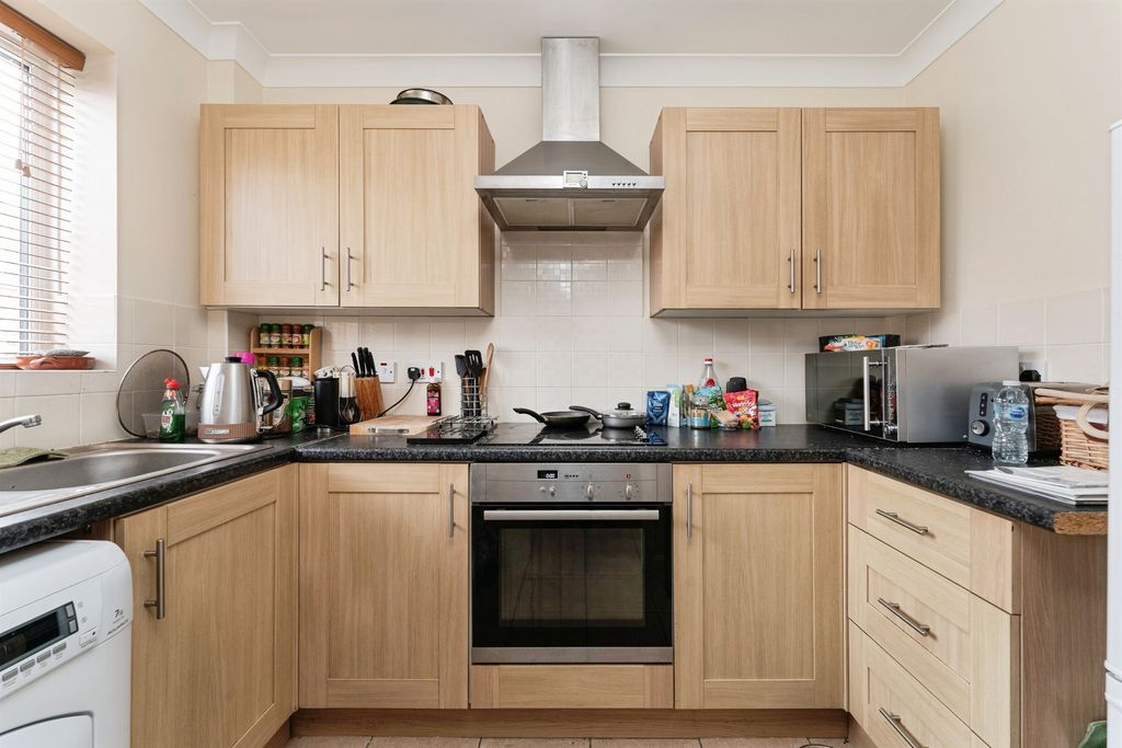 Property photo 3 of 11