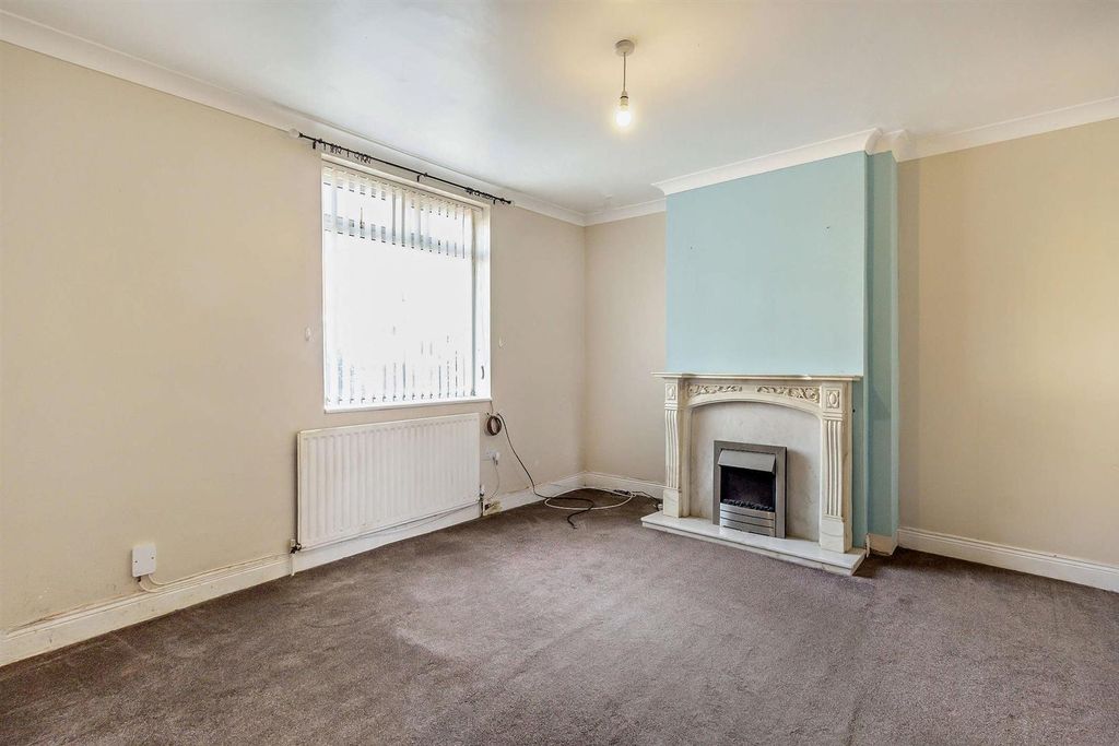 Property photo 3 of 13 8672127-Interior01-800.Jpg